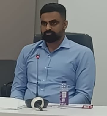 चाकण एमआयडीसी परिसरातील सर्व रस्ते २५ ऑगस्टपर्यंत खड्डेमुक्त करा - जिल्हाधिकारी जितेंद्र डुडी